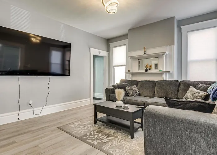 Holiday home Walk To Trolley District: Olde Towne East Retreat *