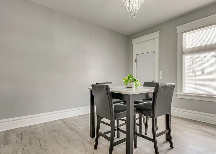 Holiday home Walk To Trolley District: Olde Towne East Retreat
