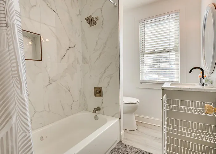 Holiday home Walk To Trolley District: Olde Towne East Retreat *