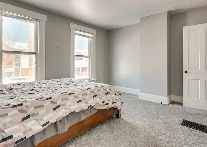 Walk To Trolley District: Olde Towne East Retreat Holiday home Columbus